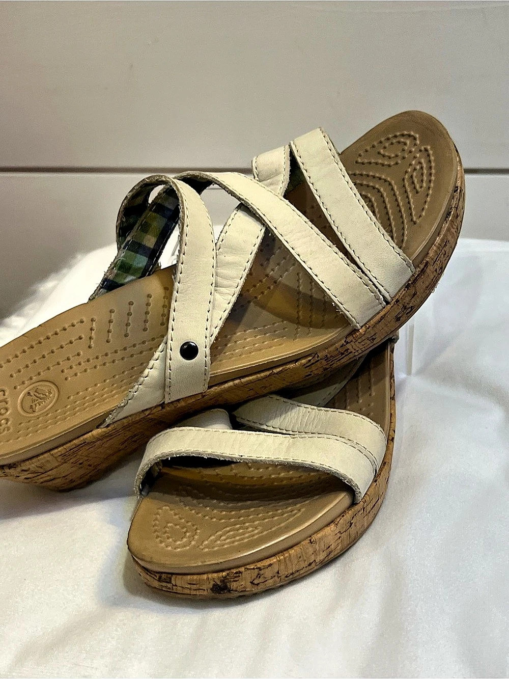 Crocs Brooklyn Cork Low Wedge Sandal Wedge Sandals in White & Brown US 8
